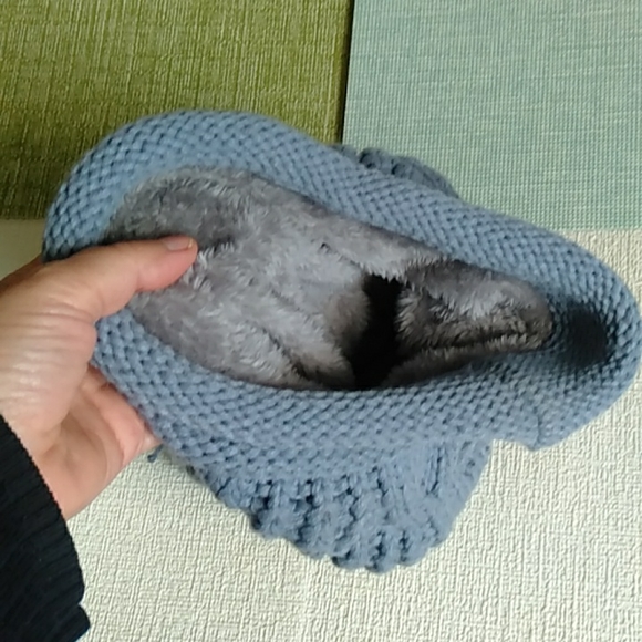NWOT Winter hat very warm - Picture 3 of 4
